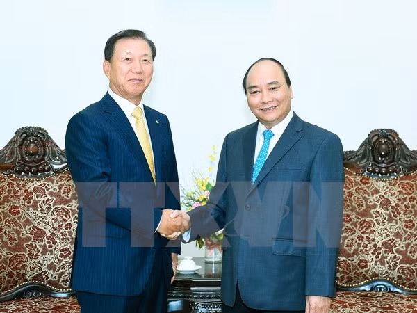 越南政府总理阮春福分别会见韩国CJ集团和CS集团领导 ảnh 1