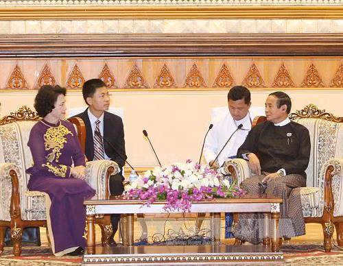 越南国会主席阮氏金银会见缅甸下议院议长吴温敏 ảnh 1