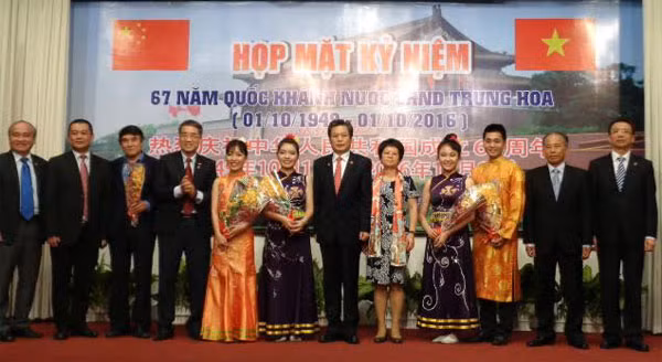 中国国庆67周年纪念典礼在胡志明市举行 ảnh 1