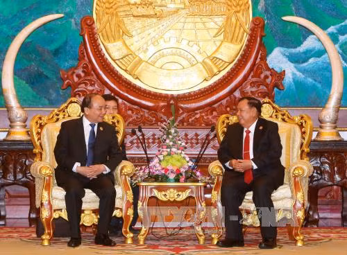 越南政府总理阮春福拜访老挝国家主席本扬·沃拉吉 ảnh 1 越南政府总理阮春福拜访老挝国家主席本扬·沃拉吉 ảnh 1