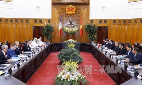越南政府总理阮春福会见法国总统弗朗索瓦·奥朗德 ảnh 1
