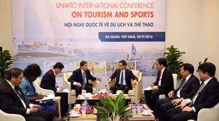 越南政府副总理武德儋会见世界旅游组织秘书长 ảnh 1 越南政府副总理武德儋会见世界旅游组织秘书长 ảnh 1