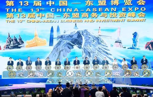 越南政府总理阮春福出席第13届中国—东盟博览会暨第13届中国-东盟商务与投资峰会开幕式 ảnh 1 越南政府总理阮春福出席第13届中国—东盟博览会暨第13届中国-东盟商务与投资峰会开幕式 ảnh 1