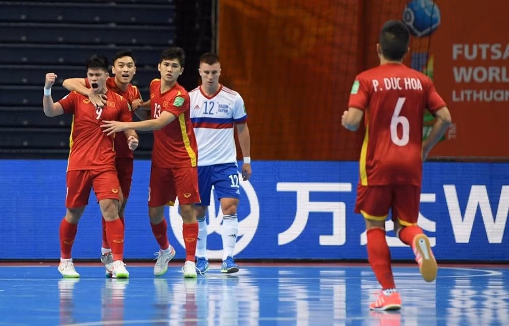 立陶宛2021国际足联室内五人制足球世界杯：越南队2-3败给俄罗斯队止步于16强赛 ảnh 3