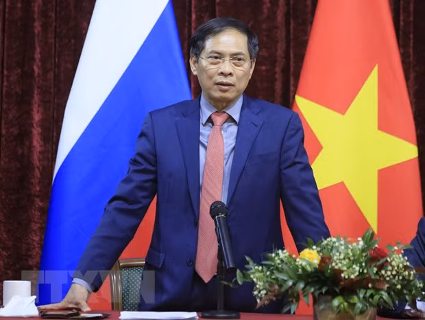 裴青山会见驻俄罗斯大使馆工作人员和在俄越南人代表 ảnh 1 裴青山会见驻俄罗斯大使馆工作人员和在俄越南人代表 ảnh 1