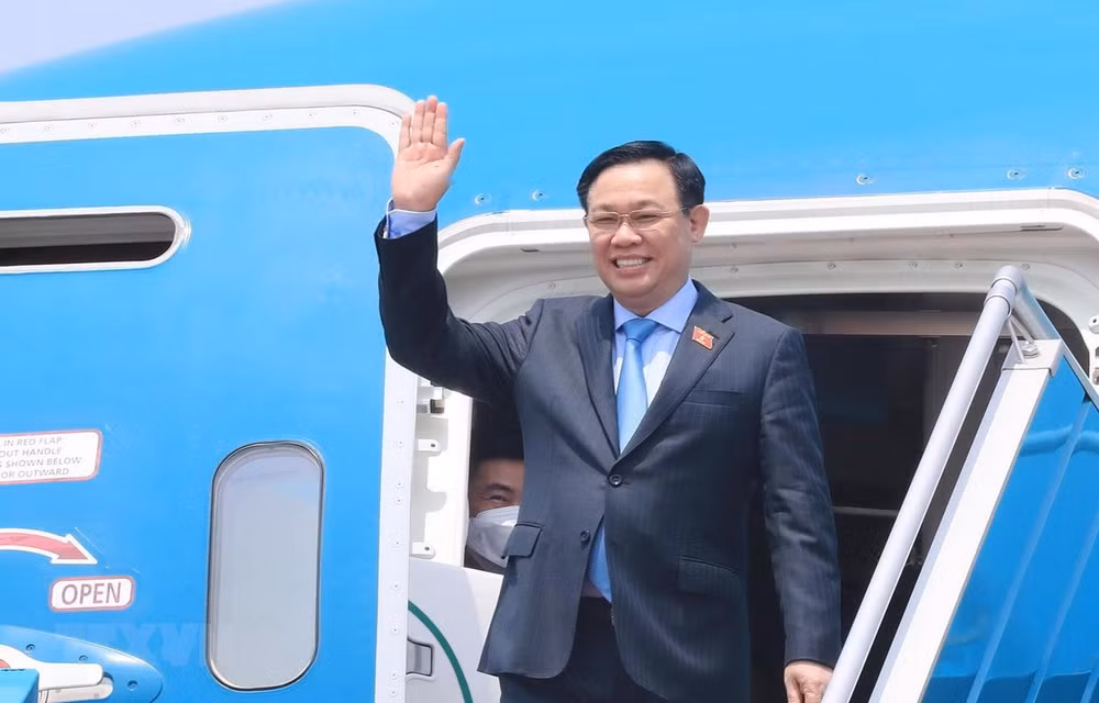 越南国会主席王廷惠圆满结束欧洲之行：议会外交和疫苗外交的深刻烙印 ảnh 1