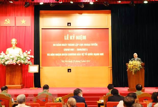 国家主席阮春福出席人民公安外线力量成立60周年庆典 ảnh 1 国家主席阮春福出席人民公安外线力量成立60周年庆典 ảnh 1