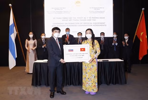 越南国会主席王廷惠出席防疫物资和医疗设备交接仪式和部分合作协议签字仪式 ảnh 1 越南国会主席王廷惠出席防疫物资和医疗设备交接仪式和部分合作协议签字仪式 ảnh 1