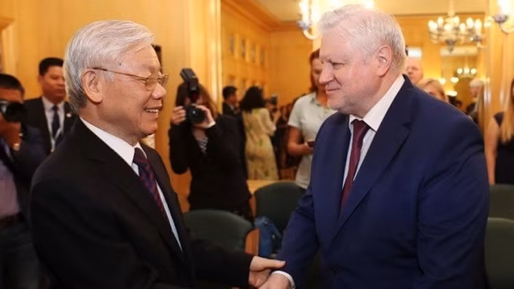 对越共中央总书记阮富仲署名文章的国际舆论：文章清楚地表明需要建立一个权力真正属于人民的政治体系 ảnh 1