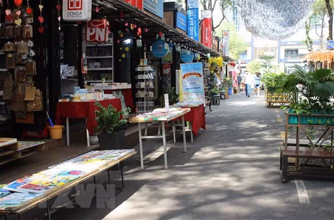 胡志明市书街:丰富人民精神生活的“文化套餐” ảnh 1 胡志明市书街:丰富人民精神生活的“文化套餐” ảnh 1