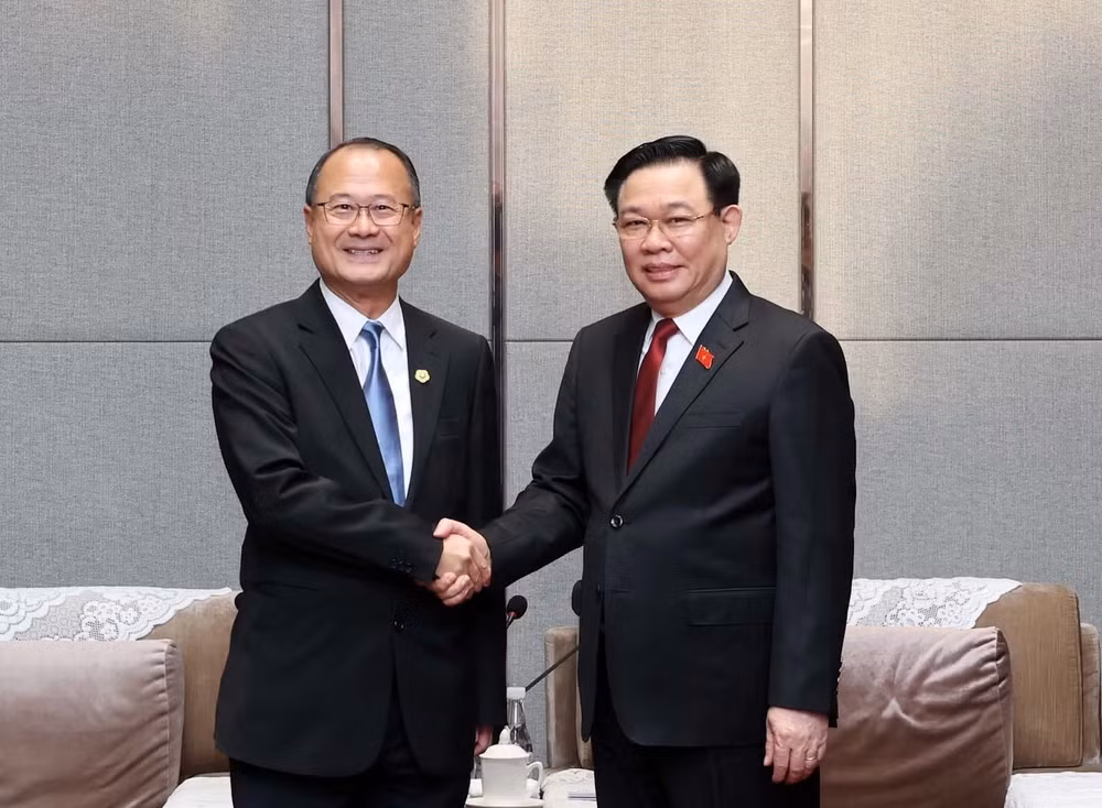 越南国会主席王廷惠会见中国企业领导 ảnh 2