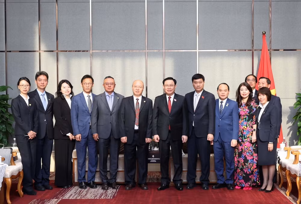 越南国会主席王廷惠会见中国企业领导 ảnh 1