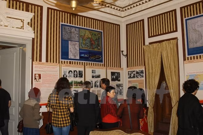 越南驻保加利亚大使馆举行有关胡志明主席图片展 ảnh 1 越南驻保加利亚大使馆举行有关胡志明主席图片展 ảnh 1