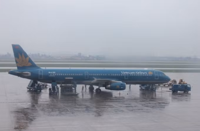 越南航空公司、越捷航空公司因受第十二号台风影响调整航班执行计划 ảnh 1 越南航空公司、越捷航空公司因受第十二号台风影响调整航班执行计划 ảnh 1
