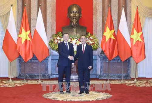 越南与波兰发表联合声明 致力加强传统友好合作关系 ảnh 1 越南与波兰发表联合声明 致力加强传统友好合作关系 ảnh 1