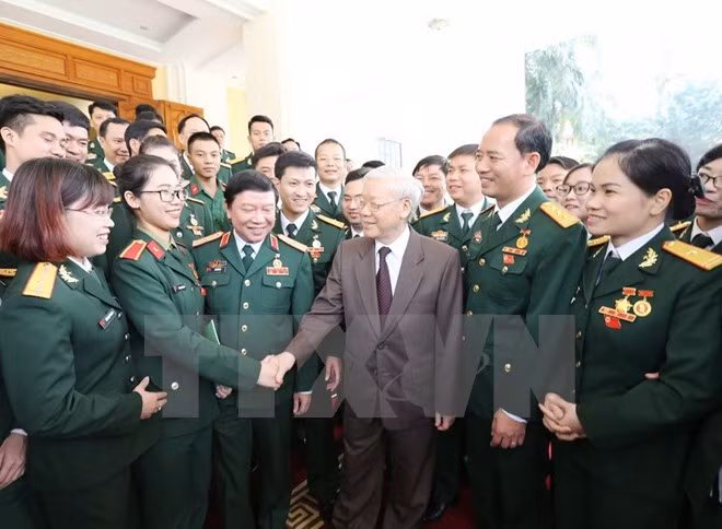 越共中央总书记阮富仲与越南军队优秀青年代表会面 ảnh 1 越共中央总书记阮富仲与越南军队优秀青年代表会面 ảnh 1
