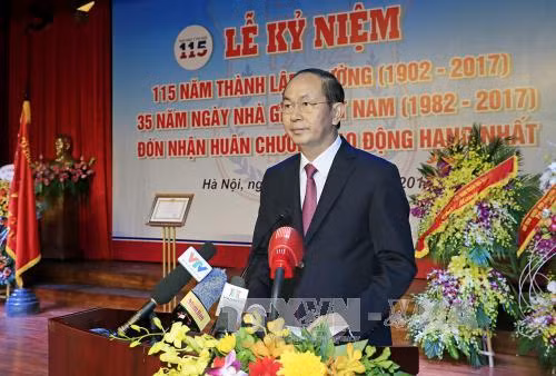 越南国家主席陈大光出席河内医科大学建校115周年纪念典礼 ảnh 1 越南国家主席陈大光出席河内医科大学建校115周年纪念典礼 ảnh 1