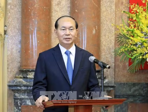 国家主席陈大光向5位外交人员授予大使衔 ảnh 1 国家主席陈大光向5位外交人员授予大使衔 ảnh 1