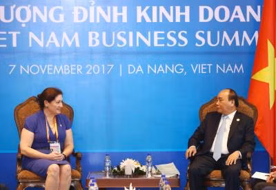 越南政府总理阮春福密集会见出席越南商务峰会的各国企业代表团 ảnh 3