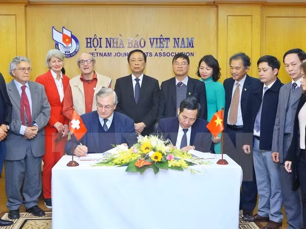 武德儋副总理会见瑞士和列支敦士登外国记者协会代表团 ảnh 3 武德儋副总理会见瑞士和列支敦士登外国记者协会代表团 ảnh 3