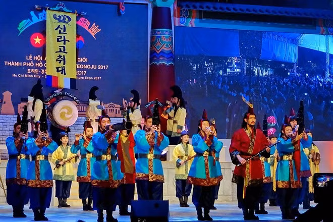 胡志明市与韩国庆州市文化交活动在阮惠步行街举行 ảnh 2 胡志明市与韩国庆州市文化交活动在阮惠步行街举行 ảnh 2