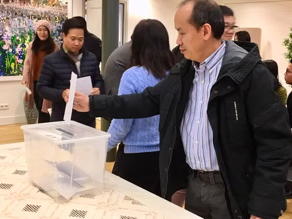 旅居荷兰越南人社群为国内灾民捐款 ảnh 2