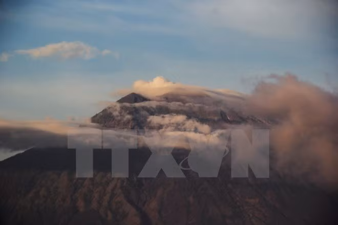 印尼阿贡火山喷发:20多名越南人被滞留 ảnh 1 印尼阿贡火山喷发:20多名越南人被滞留 ảnh 1