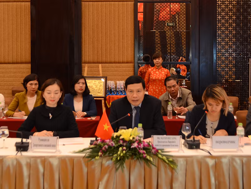 越南广宁省与俄罗斯伊尔库茨克州加强各领域的合作 ảnh 2