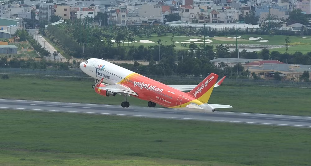 2017年河内市促销月:越捷航空推出70万张零越盾起的国内机票 ảnh 2