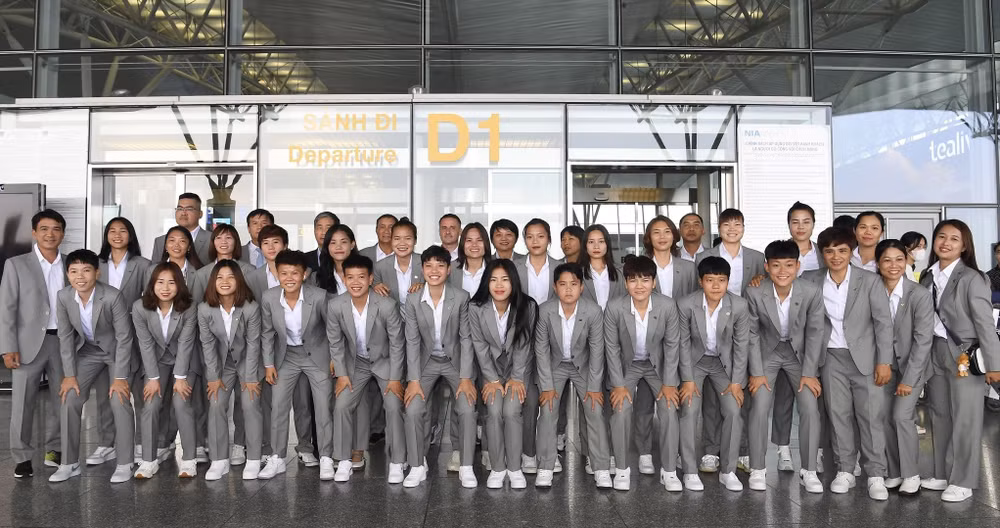 越南国家女足队启程前往新西兰参加2023年国际足联女子世界杯 ảnh 3