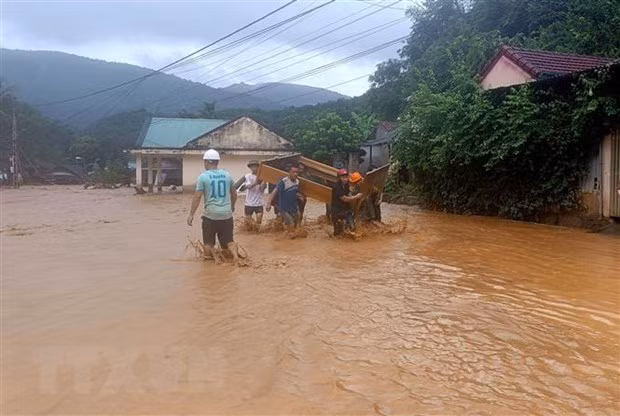 越南中部洪灾致8死和多地重大财产损失 ảnh 2 越南中部洪灾致8死和多地重大财产损失 ảnh 2