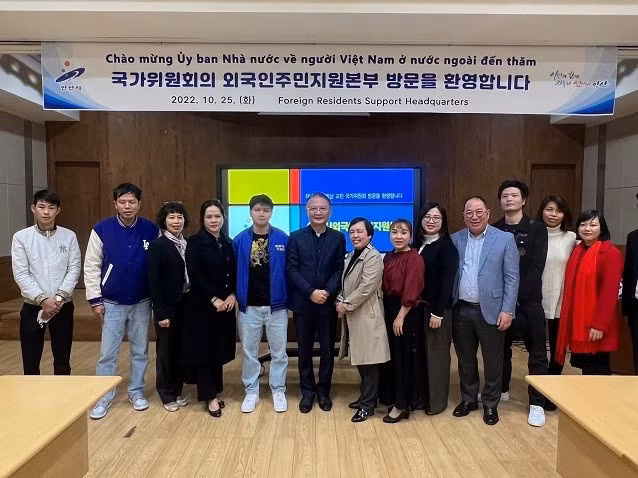 海外越南人国家委员会工作代表团会见在韩越南人社团代表 ảnh 1 海外越南人国家委员会工作代表团会见在韩越南人社团代表 ảnh 1
