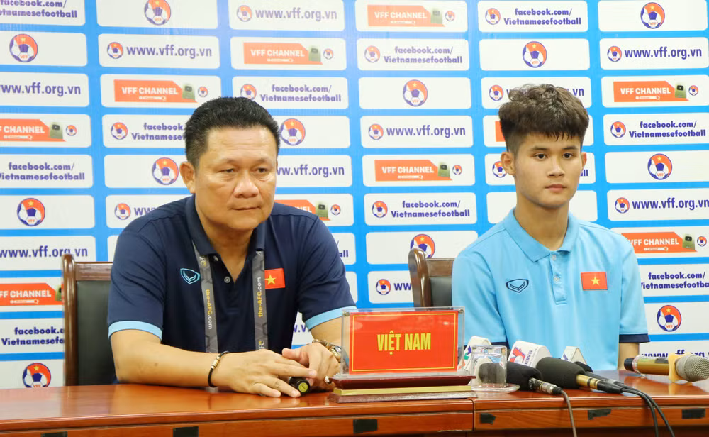 2023年U17亚洲杯预选赛:越南队与尼泊尔队举行赛后新闻发布会 ảnh 1 2023年U17亚洲杯预选赛:越南队与尼泊尔队举行赛后新闻发布会 ảnh 1