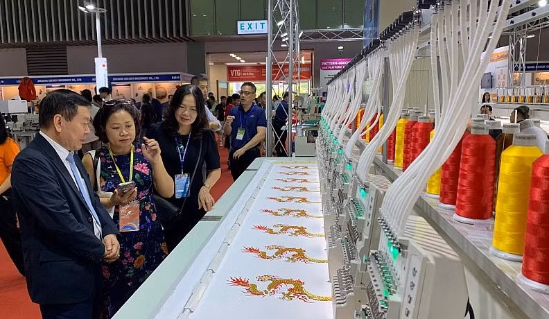一系列纺织服装展览会在胡志明市正式开幕 ảnh 1