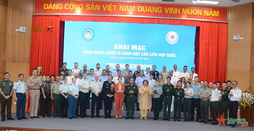 越南与加拿大联合举办联合国后勤军官培训班 ảnh 1 越南与加拿大联合举办联合国后勤军官培训班 ảnh 1