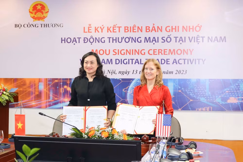 越南工贸部与美国国际开发署签署数字贸易活动谅解备忘录 ảnh 1