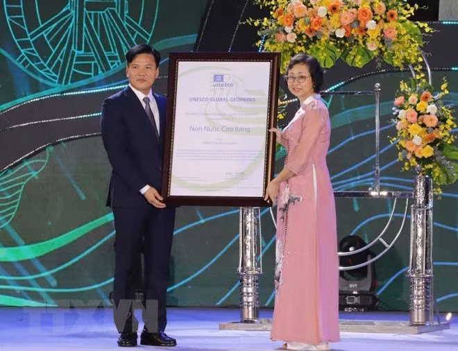 重新评审后高平省山水UNESCO全球地质公园获得证书 ảnh 1