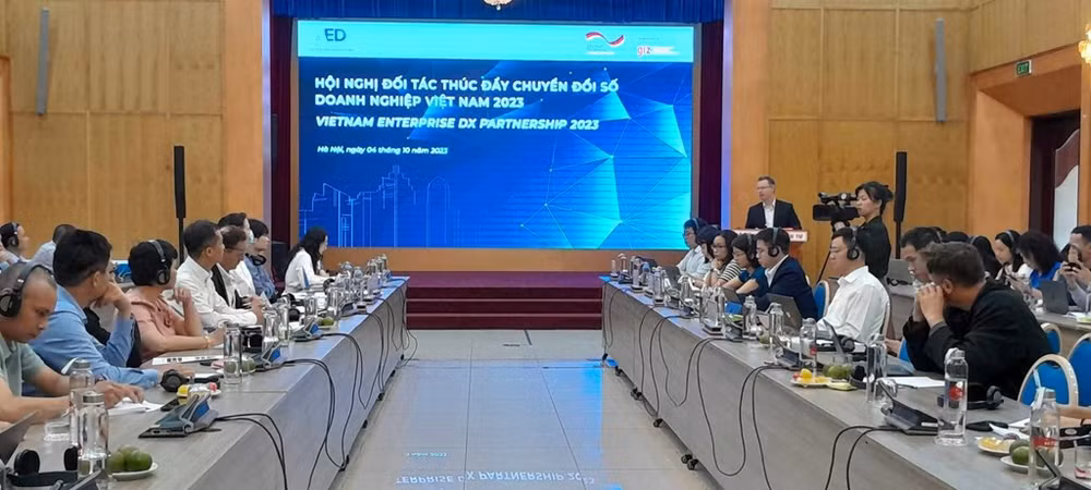 “2023年越南企业数字化转型合作伙伴”会议在河内召开 ảnh 1