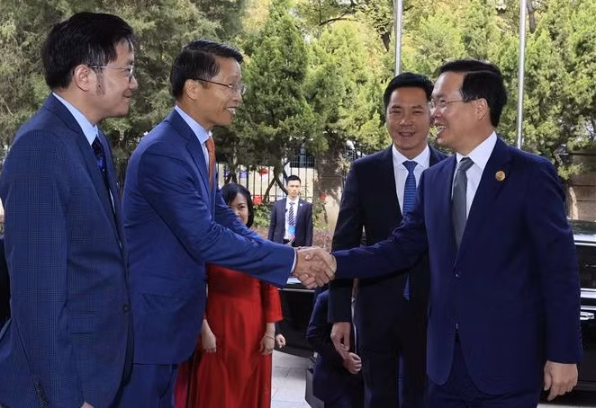 武文赏亲切会见了越南驻中国代表机关干部和工作人员 ảnh 1 武文赏亲切会见了越南驻中国代表机关干部和工作人员 ảnh 1