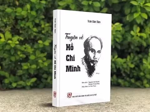 《胡志明故事》一书：阮爱国领袖宝贵资料的重要补充 ảnh 1