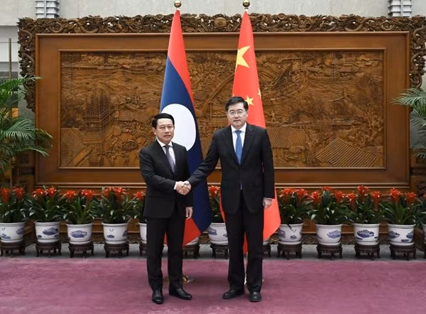 老中两国外长举行会谈 积极扩大经济合作关系 ảnh 1 老中两国外长举行会谈 积极扩大经济合作关系 ảnh 1