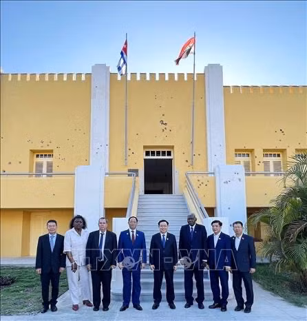 越南国会主席和古巴国会主席访问古巴革命摇篮、英雄城市圣地亚哥 ảnh 4 越南国会主席和古巴国会主席访问古巴革命摇篮、英雄城市圣地亚哥 ảnh 4