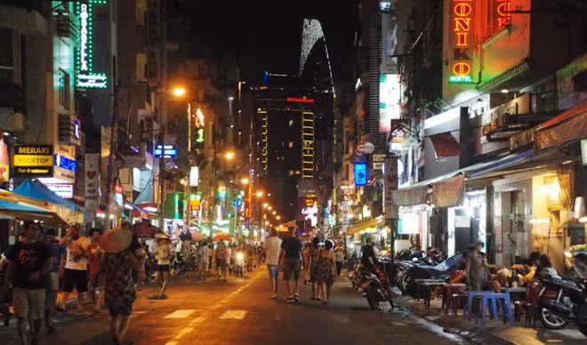 越南胡志明市裴援步行街正式开街 ảnh 1