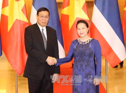 越南国会主席阮氏金银与泰国国家立法议会议长蓬佩举行会谈 ảnh 2