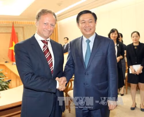 政府副总理王廷惠会见比利时、斯洛伐克和欧盟驻越南大使 ảnh 3