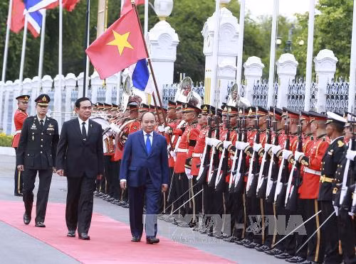 越南政府总理阮春福与泰国总理巴育·占奥差举行会谈 ảnh 1 越南政府总理阮春福与泰国总理巴育·占奥差举行会谈 ảnh 1