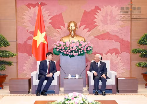 越南国会副主席汪周刘会见蒙古国国家大呼拉尔秘书处代表团 ảnh 1