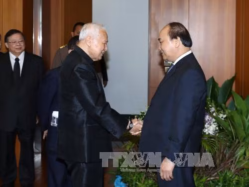 越南政府总理阮春福会见泰国枢密院主席和国家立法议会主席 ảnh 1
