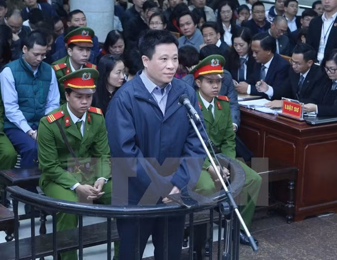 海洋银行前董事长何文深一案:河内市人民法院将于8月28日再次开庭审理 ảnh 1 海洋银行前董事长何文深一案:河内市人民法院将于8月28日再次开庭审理 ảnh 1