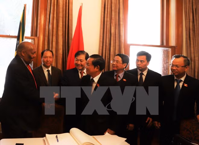  越南国会高级代表团圆满结束对南非进行工作访问 ảnh 1